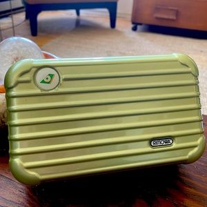 Rimowa amenity kit case, case only, waxberry green, 7x3.5